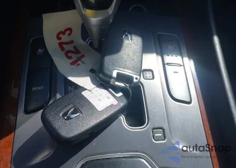 2013 Hyundai Equus Signature z USA, uszkodzony, nr VIN KMHGH4JH4DU072428